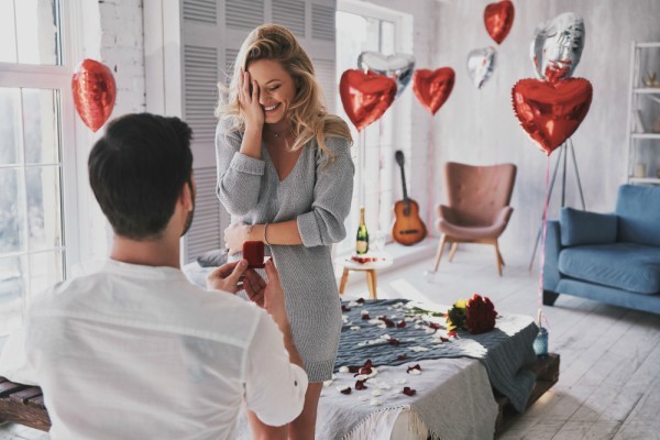 A man proposing a women